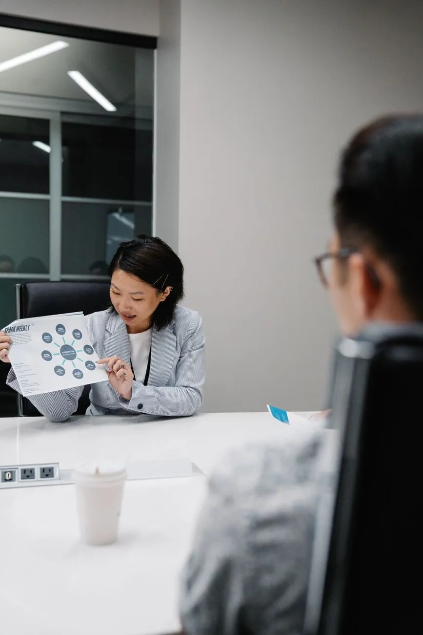 广西住宅全屋定制设计趋势与材料选择要点分析