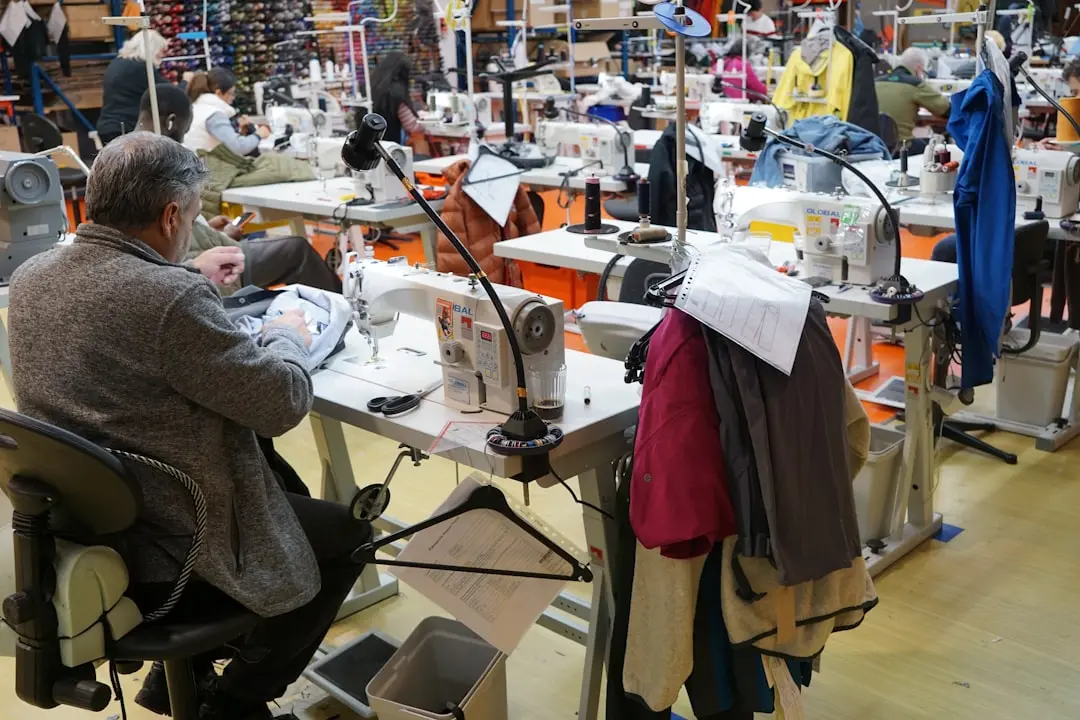 全屋定制与成品家具的优劣对比及适用场景解析